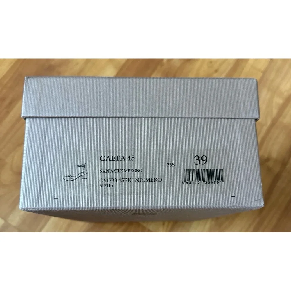 Gianvito Rossi empty shoe box